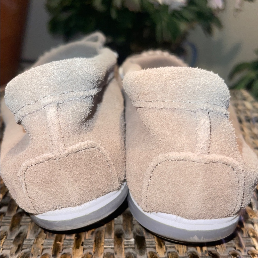 Minnetonka Taupe Suede Moccasins‎ with White Stitching - Picture 3 of 7